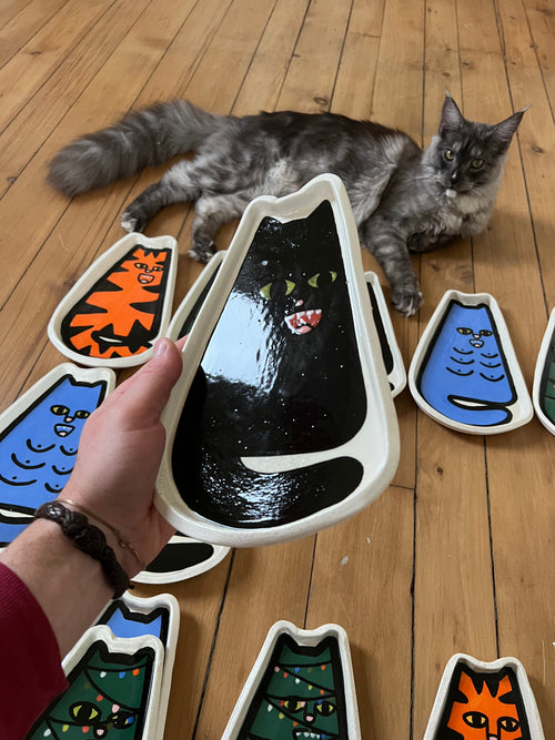Black cat plate